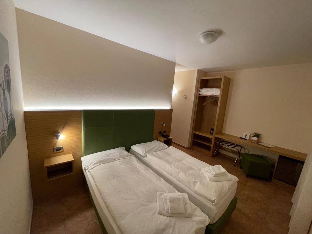 Hotel Trieste タルヴィージオ エクステリア 写真
