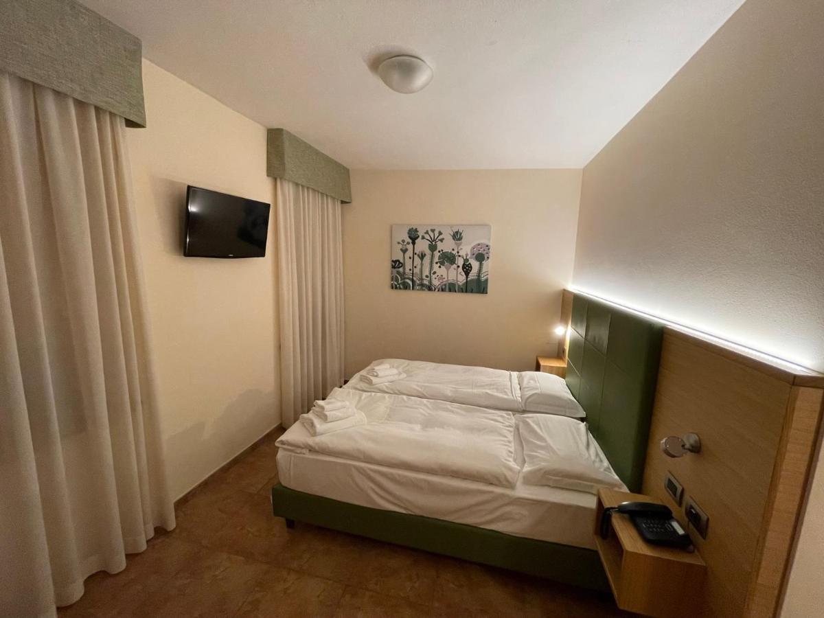 Hotel Trieste タルヴィージオ エクステリア 写真